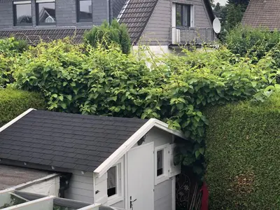 Ein Garten an der Unterkunft Bel Art Etage mit großem Parkplatz