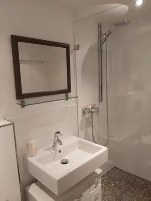 Ein Badezimmer in der Unterkunft Well located flat with balcony