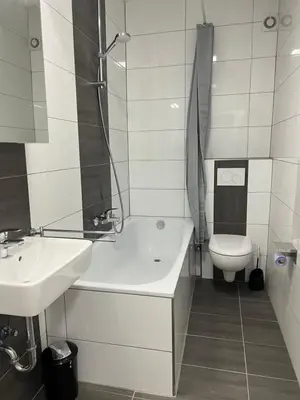 Ein Badezimmer in der Unterkunft Freshly renovated City Apartments Essen KITCHEN WIFI near Düsseldorf Airport