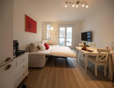 Ein Bett oder Betten in einem Zimmer der Unterkunft JayBnB - Apartment direkt am Hafen mit Terrasse und UHD TV