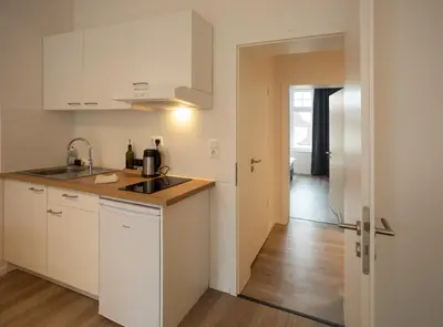Küche/Küchenzeile in der Unterkunft JayBnB - Apartment direkt am Hafen mit Terrasse und UHD TV