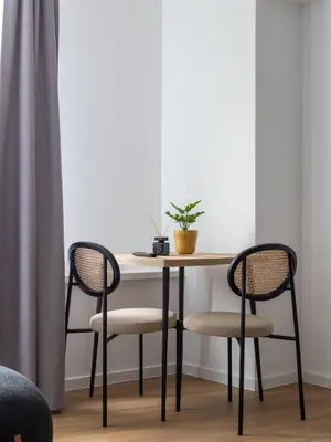 Ein Sitzbereich in der Unterkunft Limehome Essen Kettwiger Straße