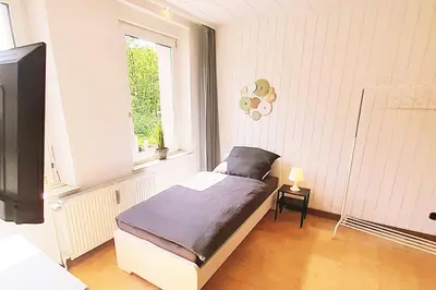 Ein Bett oder Betten in einem Zimmer der Unterkunft CosyHomes24 - Workers apartment with parking space - VE01