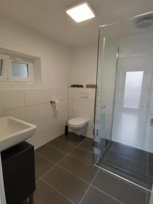 Ein Badezimmer in der Unterkunft Moderne Wohnung mit Terrasse und eigenem Zugang.