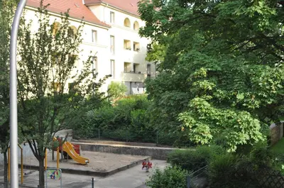 Ein Garten an der Unterkunft Schöne Ferienwohnung