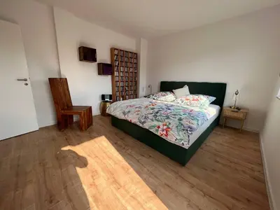Ein Bett oder Betten in einem Zimmer der Unterkunft Suite 110qm nahe Rhein