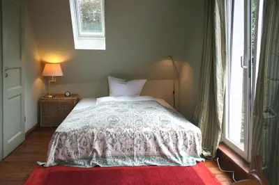 Ein Bett oder Betten in einem Zimmer der Unterkunft Landhaus in idyllischer, ruhiger Lage und Flughafennähe