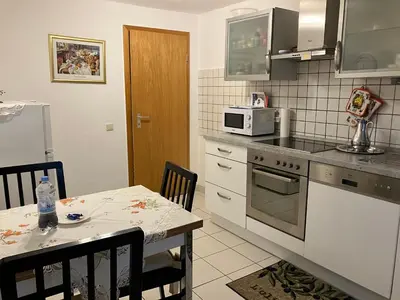 Küche/Küchenzeile in der Unterkunft Ferienwohnung im Grünen EG mit Terrasse