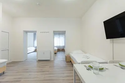 TV/Unterhaltungsangebot in der Unterkunft T&K Apartments - 1 to 4 Room Apartments - 20min to TradeFair Messe Airport Düsseldorf