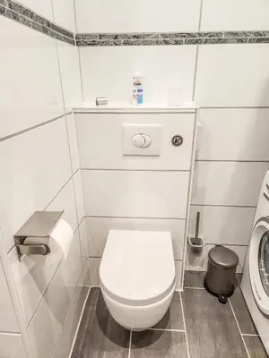 Ein Badezimmer in der Unterkunft GELI Homes L1 - 2x Zimmer, 2x Kingsize Bett, 1 bis 4 Personen, Parkplatz, TV, Wifi, top Küche, Kaffee, Tee