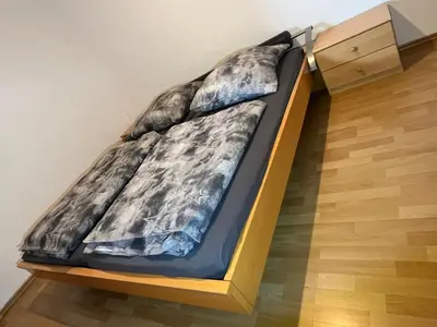 Ein Bett oder Betten in einem Zimmer der Unterkunft Ferienwohnung in der Kulturhauptstadt