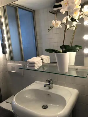 Ein Badezimmer in der Unterkunft studio b - Sunny City Business Apartment with roof-top terrace for 2-4 guests