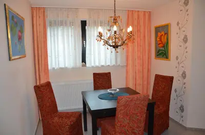 Ein Sitzbereich in der Unterkunft Ferienwohnung in Fuhlenbrock