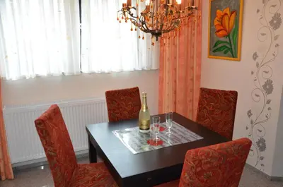 Ein Sitzbereich in der Unterkunft Ferienwohnung in Fuhlenbrock