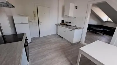 Küche/Küchenzeile in der Unterkunft 80qm 2,5 Zimmer Wohnung in Uninähe Hauptbahnhofnähe 4 Einzelbetten 2 Duschen Wohnküche neu