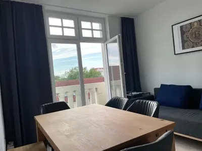 Ein Sitzbereich in der Unterkunft JayBnB - Gaming Apartment PS5 65 Zoll 4K TV Wohnung mit Balkon