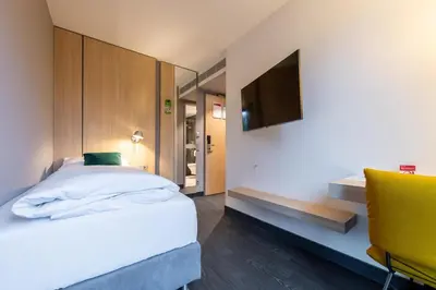 Ein Bett oder Betten in einem Zimmer der Unterkunft Serways Hotel Hösel