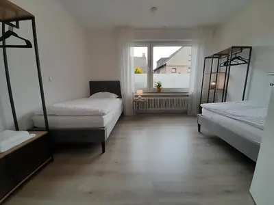 Ein Bett oder Betten in einem Zimmer der Unterkunft 4-Zimmer-Ferienwohnung, modern, Küche, WLAN, Netflix