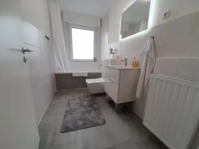 Ein Badezimmer in der Unterkunft 4-Zimmer-Ferienwohnung, modern, Küche, WLAN, Netflix