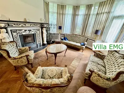 Ein Sitzbereich in der Unterkunft Luxus Ferienhaus Villa EMG Dortmund in Ennepetal, nah Düsseldorf, Köln mit Tennis Court, Garten, Kamin für Familien Gruppen bis 20 Personen