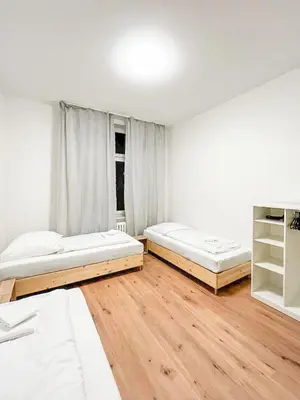 Ein Bett oder Betten in einem Zimmer der Unterkunft Tolstov Apartments - Several 1 Room Fitter Apartments with kitchen and washing machine - 25 Min Messe DUS