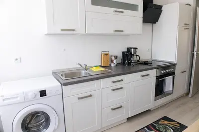 Küche/Küchenzeile in der Unterkunft T&K Apartments near Messe Fair Trade Düsseldorf und Airport 2A