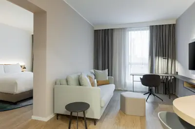 Ein Bett oder Betten in einem Zimmer der Unterkunft Residence Inn by Marriott Dortmund City