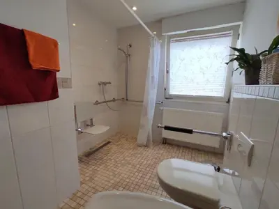 Ein Badezimmer in der Unterkunft FeWo Clemens - Wohnküche + 2 Schlafräume + Bad + Terrasse