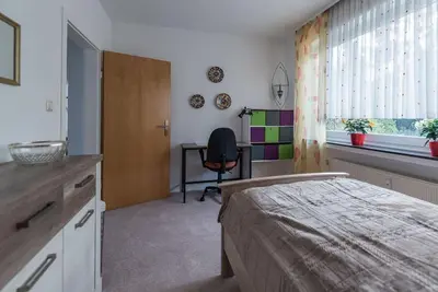 Ein Bett oder Betten in einem Zimmer der Unterkunft Schöne lichtdurchflutete Ferienwohnung mit Balkon