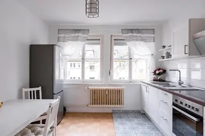 Küche/Küchenzeile in der Unterkunft West48 Gemütliches Apartment -Blick auf Blauen See