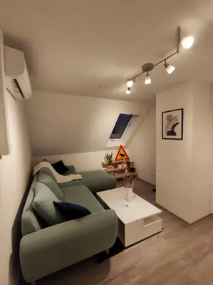 Ein Bett oder Betten in einem Zimmer der Unterkunft Dachgeschosswohnung mit Klimaanlage in bester Lage