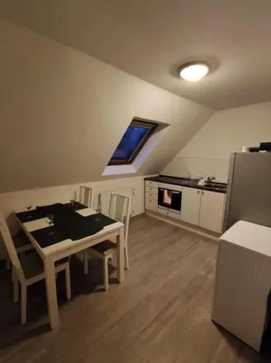 Küche/Küchenzeile in der Unterkunft Dachgeschosswohnung mit Klimaanlage in bester Lage
