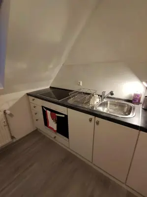 Küche/Küchenzeile in der Unterkunft Dachgeschosswohnung mit Klimaanlage in bester Lage