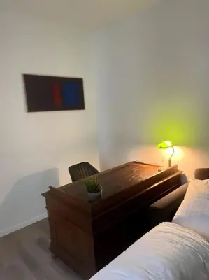 Ein Bett oder Betten in einem Zimmer der Unterkunft JayBnB - Geräumiges Apartment am Hafen von Dortmund