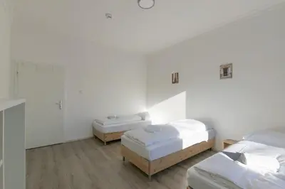 Ein Bett oder Betten in einem Zimmer der Unterkunft UNGLAUBLICHES ANGEBOT-Duisburg 4 Zimmer Apartment