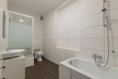 Ein Badezimmer in der Unterkunft UNGLAUBLICHES ANGEBOT-Duisburg 4 Zimmer Apartment