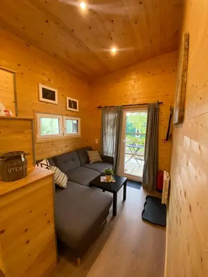 Ein Bett oder Betten in einem Zimmer der Unterkunft Tiny House Wupper im PIER9 Tiny House Hotel