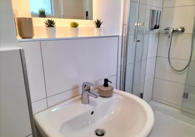 Ein Badezimmer in der Unterkunft Living-Life, Klinik & Messe vor Ort, Wlan, Netflix
