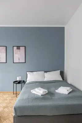Ein Bett oder Betten in einem Zimmer der Unterkunft Design-Apartments Duisburg City - Küche, Smart-TV, Homeoffice - by Lott Living