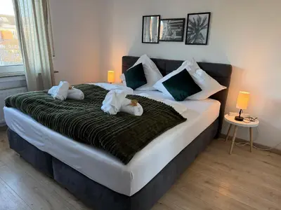 Ein Bett oder Betten in einem Zimmer der Unterkunft Apart63-Modern-3Room I Smart TV I Free Parking I Free WiFi