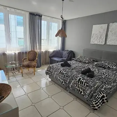 Central Charm - Bedroom & Kitchen Apartment near the Main Station Hauptbahnhof