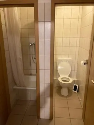 Ein Badezimmer in der Unterkunft Einfaches grosse geräumiges Wohnung für Monteuren