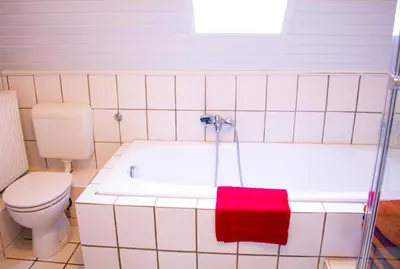 Ein Badezimmer in der Unterkunft Bis 5 Personen, Parkplatz, Arbeitsplatz
