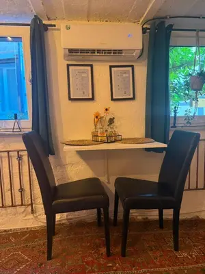 Ein Sitzbereich in der Unterkunft Art Boutique Budget Apartment im Hinterhof Menden Altstadt mit Klimaanlage