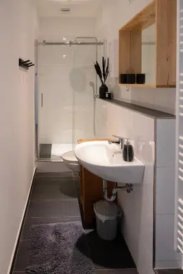 Ein Badezimmer in der Unterkunft FeelsLikeHome - Schöne&zentral angebundene Altbauwohnung mit Parkplatz