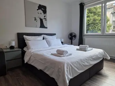 Ein Bett oder Betten in einem Zimmer der Unterkunft Modern Central Apartments near Hbf & Messe Essen