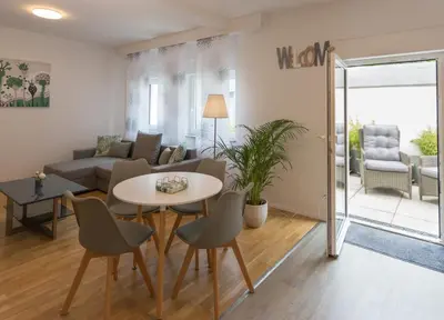 Ein Sitzbereich in der Unterkunft Moderne Wohnung nahe Zeche Zollverein -Terrasse -WLAN
