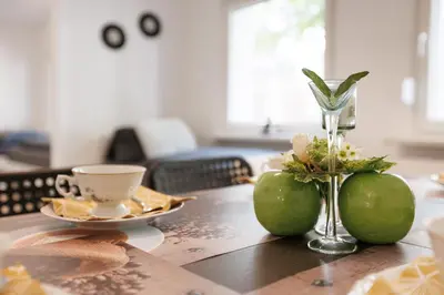 Ein Sitzbereich in der Unterkunft VAZ Apartments Haus Walsum Modernes Monteur- & Team-Base WLAN, Küche