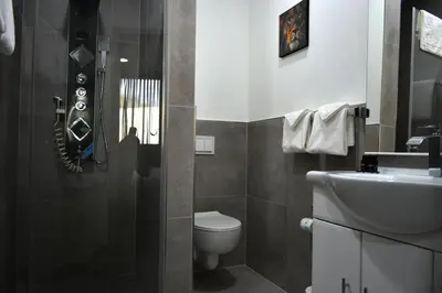 Ein Badezimmer in der Unterkunft TIBET HOTEL am Airport Düsseldorf-Ratingen