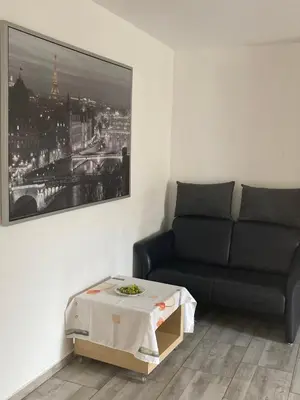 Ein Sitzbereich in der Unterkunft Toll Apartment mit privatem Eingang free Parking Slbst Check-in 30 Zone ruhig keine Ferienwohnung